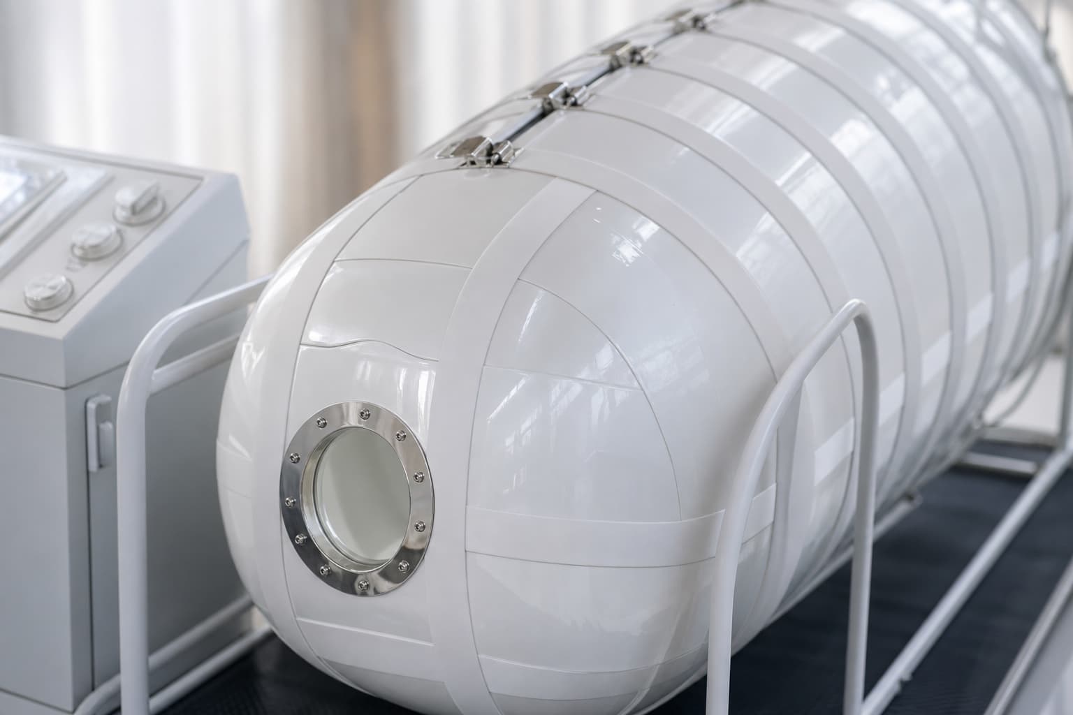 2.0 ATA Triangular HBOT Kammer (Luxury) — Detailansicht